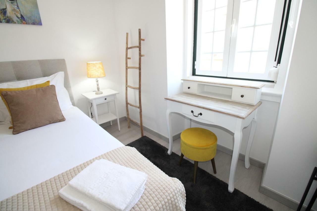 Apartamento Moderno Nas Olaias A 5 Minutos Da Faculdade Isel E Ist Lisbon Luaran gambar